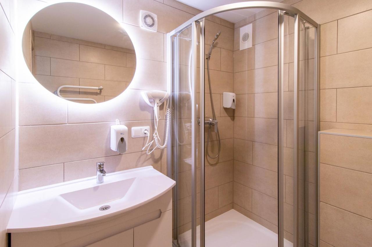 Dzukija Hotel Alytus ภายนอก รูปภาพ